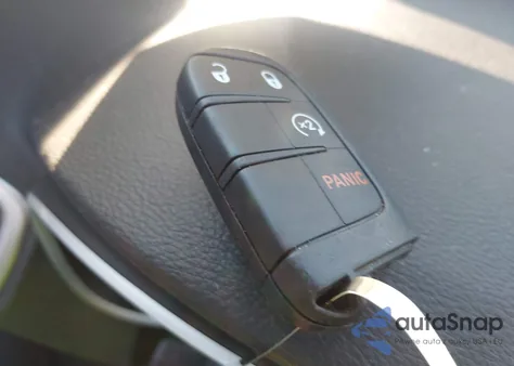 2018 Jeep Compass Latitude 4X4 из США, поврежденный, VIN 3C4NJDBB7JT175648